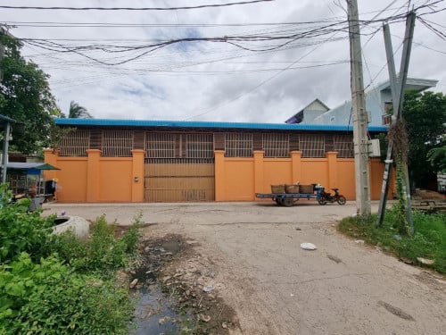 ឃ្លាំងសម្រាប់ លក់ រឺ ជួល នៅច្បារអំពៅ ព្រែកប្រា ក្រោយសាលារៀន Beltie ព្រែកប្រា