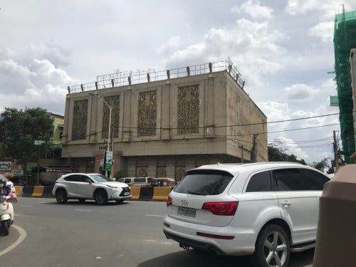 » អគារសម្រាប់ជួលលើផ្លូវធំ/ Building for Rent on Main Road.