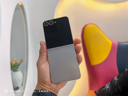 #Galaxy   Z Flip6  ⚜️  89%  ⚜️ ⚜️ 12GB ram +  256GB rom  ⚜️ ⚜️ Global / Sim 1 + eSim ⚜️ ⚜️ 275$ ⚜️