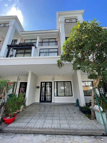 វីឡាកូនកាត់ LA ប៉េងហួតបឹងស្នោរសម្រាប់ជួល 1,XXX$