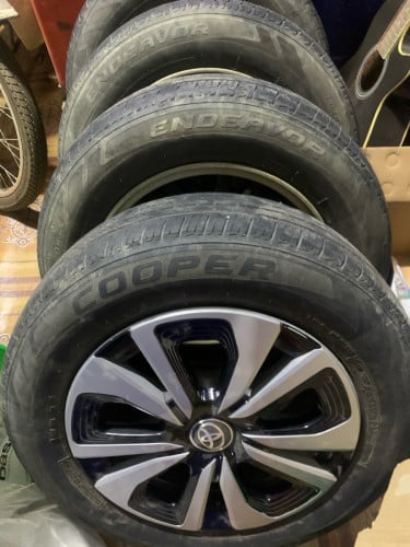 យ៉ាន់ និង សំបក Prius Prime 2017 មួយទឹកនៅស្អាត