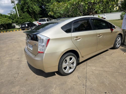 លក់Prius011 អប់សិន5 ឡានស្អាត
