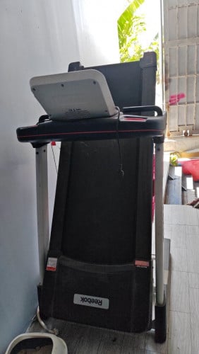 ម៉ាសុីនរត់ហាត់ប្រាណ(Reebok)