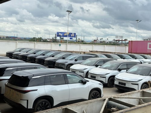 ✅ ដាក់តំលៃពិសេសជូន 33500$ មានស្តុកស្រាប់ បងប្អូនអាចមើលផ្ទាល់🚘MAX 2025 TOYOTA BZ3X កាំម៉ៃ_ដំបូលខ្មៅ