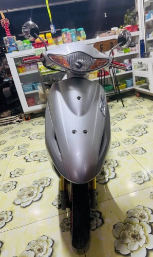 Honda dioz4 ម៉ូតូស្អាតទើបប្រាស់កាលទិញ7$$ជាងឡូវលក់តែ550$ចរចារ