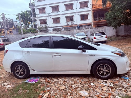 Prius 2012 option 3 លក់ប្រញាប់