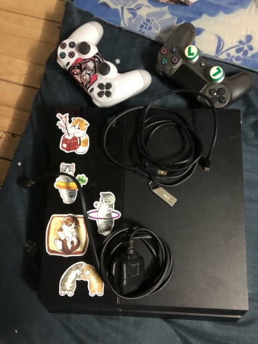 PS4 JB V9 500GB full games ដៃ1 190$