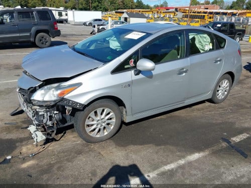 Sell Prius 2013 plug in សាងបានតំម្លៃពិសេស​សំរាប់​អ្នក​លក់​បន្ត​