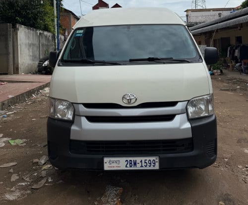 Toyota Hiace 2020 ម៉ាស៊ូត​ លេខដៃ