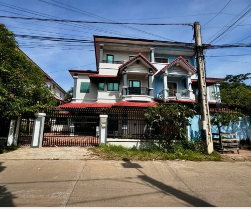 Urgent! វីឡាភ្លោះ ខ្នាតធំ បុរីពិភពថ្មី សំរោងអណ្តែត / Twin Villa for sale, Phnom Penh Thmey, Sensok