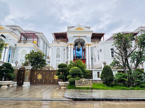 វីឡាទោលក្នុងបុរីវិមានភ្នំពេញលក់បន្ទាន់