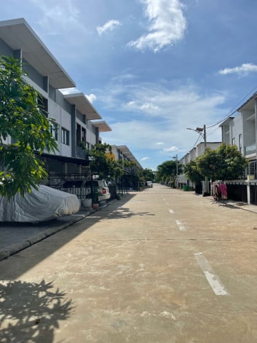 ផ្ទះលក់បន្ទាន់ក្រុងអរិយក្សត្រ