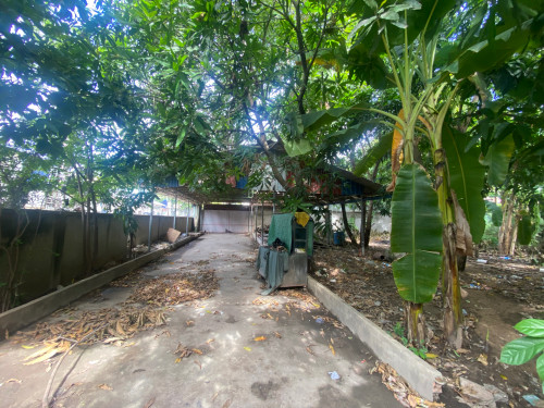 ដី និង ឃ្លាំង លក់ ឬ ជួល