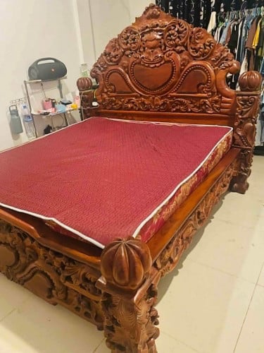 គ្រែប្រភេទ​ ឈេីធ្នង់ឈាមមាន់​ (លក់បន្ទាន់)