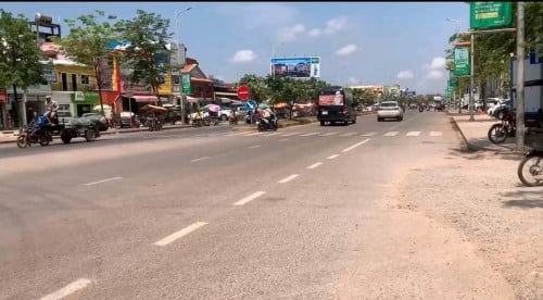 ដី ផ្លូវមុខផ្សារលើ ផ្ទាល់ៗ