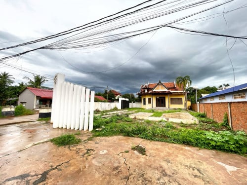 ដីផ្ទះលក់​ ល្អសម្រាប់បេីកហាង​ កាហ្វេបុរាណ​ ក្រុងសៀមរាប