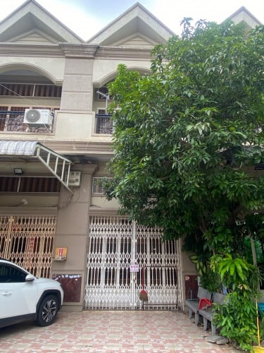 ជិតផ្សារដីហុយ