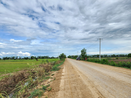 ដីលក់បន្ទាន់ តាមបណ្តោយផ្លូវក្រវ៉ាតក្រុងទី៣ កោះអន្លង់ចិនទៅផ្លូវជាតិលេខ១