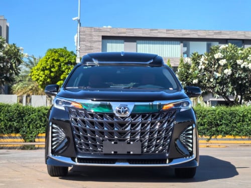 រថយន្តលក្ខណគ្រួសារប្រភេទ7កៅអីToyota Sienna