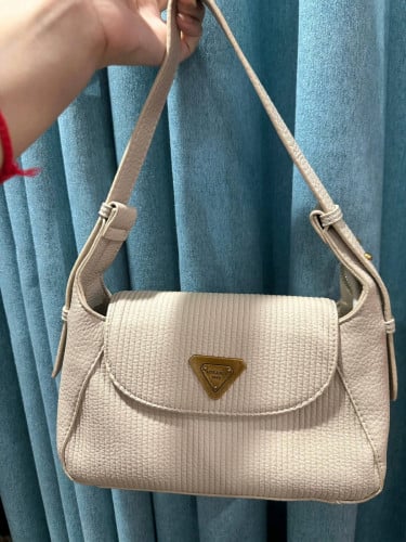 កាបូបមួយតឹក នៅថ្មី 99% Size S