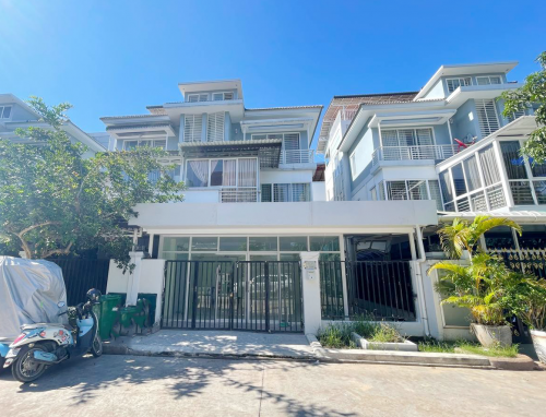 វីឡាភ្លោះ A សម្រាប់ជួល | Villa Twin A for Rent