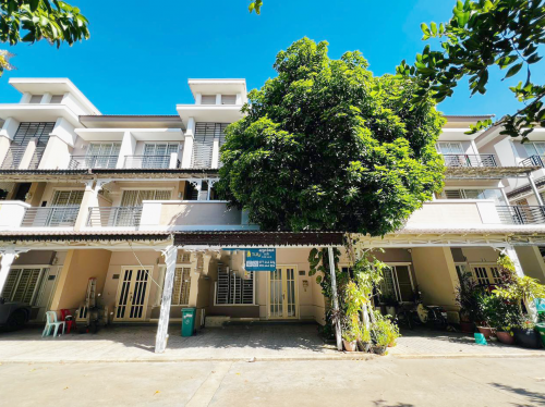 វីឡាកូនកាត់ LA សម្រាប់លក់ | Link Villa LA for Sale