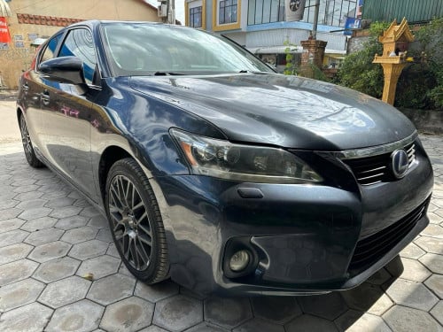 មេឡានកំពូល Lexus CT200H 2011” ប្រផេះ ហ្វូលកប់សេរី