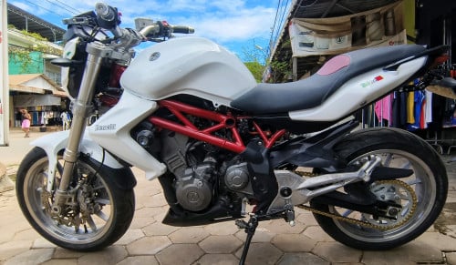 Benelli TNT 300