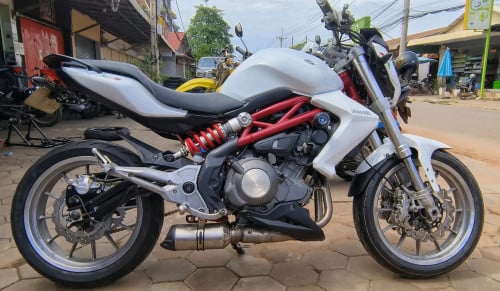 Benelli TNT 300