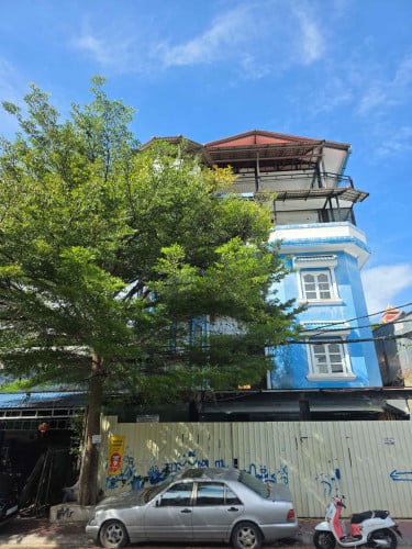 Commercial building and Land for Sale in urgent