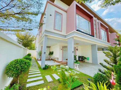 Corner Orkide Villa street 6A