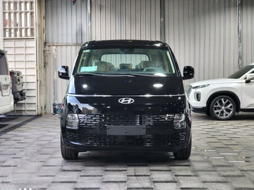 Hyundai Staria 2025 11seat ឡានថ្មី100%