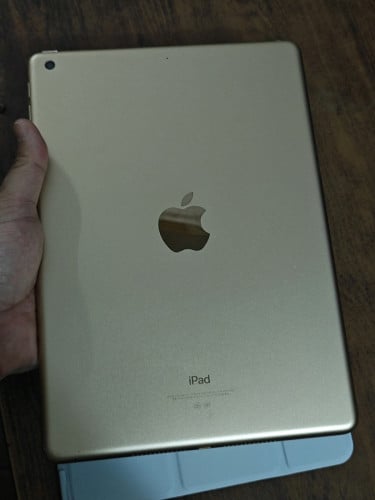 iPad 5 មានតែ WiFi 32GB សំនុំ លក់ 65$ ដាច់ ថែមខេស ឆ្នាំង ស្រ្គីន