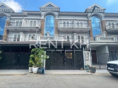 Link Villa for Rent in Borey