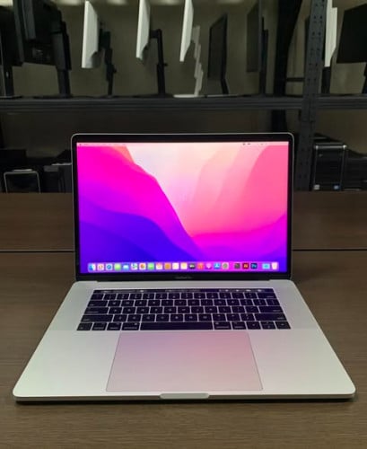 macBook Pro 2017 15-inch Touch Bar