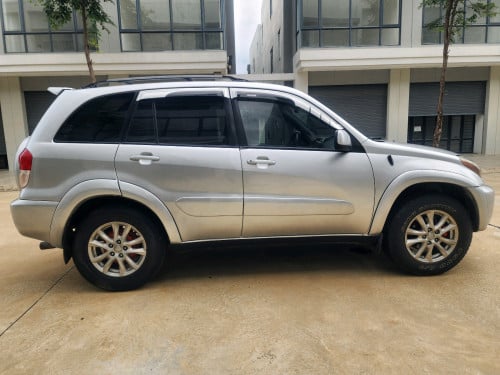 Nice Car Toyota RAV4 2001 Silver 2AB