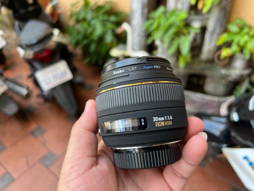Nikon Lens ​មួយទឹកជប៉ុន មិនទាន់ប្រើស្រុកខ្មែរ នៅថ្មី from Japan នៅថ្មីខ្លាំងណាស់ 99.999%