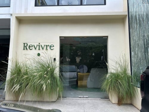 Shop for Rent in BKK1 – Ideal for Coffee, or Salon,..)