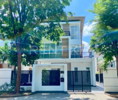 Single Villa for rent at Borey