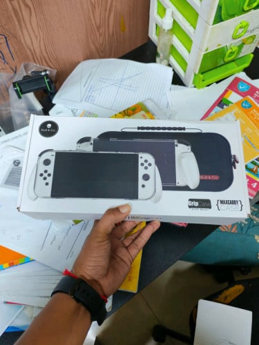 Skull & co. Max carry case for swirch oled