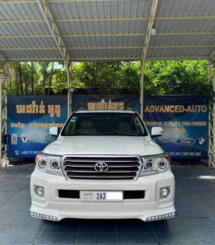 TOYOTA LANDCRUISER GXR V6 2013