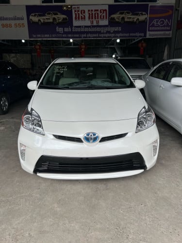 Toyota Prius 2013 option 2 ថ្មី​ដូចខ្លាញគោ