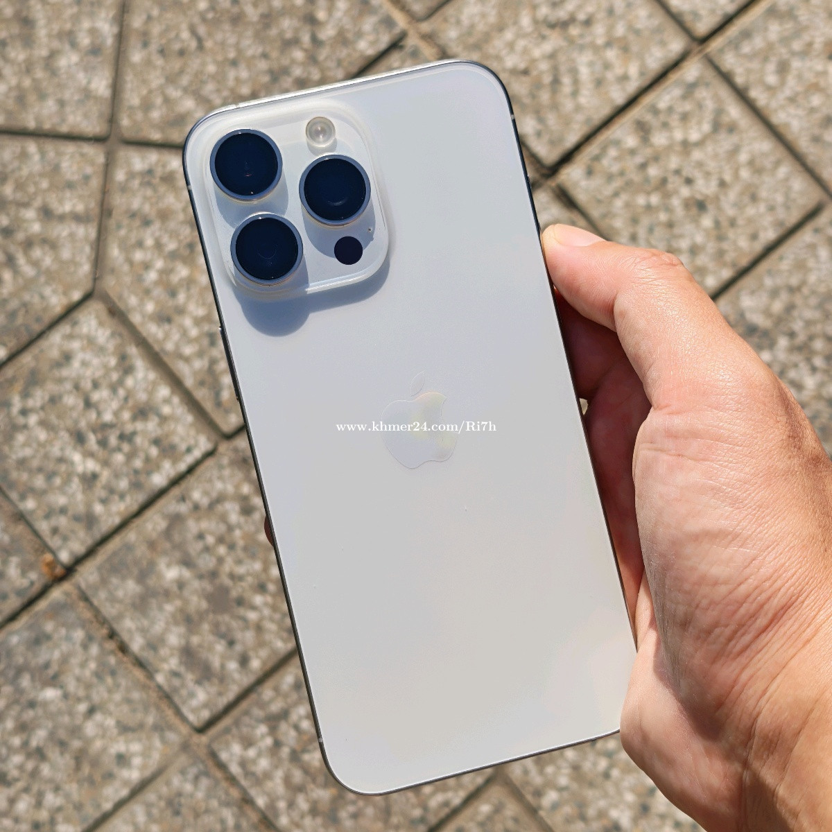 512GB ពណ៌ ស iPhones 15 Pro Max ZP សំណុំ ស្អាត 99% price $829.00 in Tuek ...