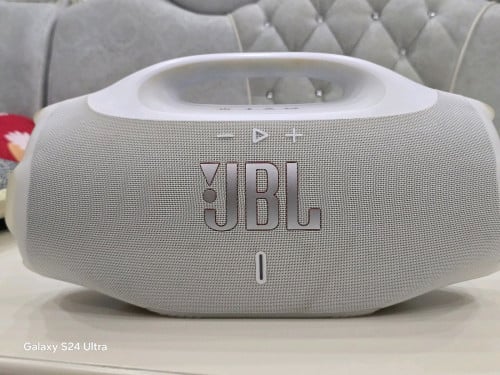 ប្រលាក់នៅដៃកាន់