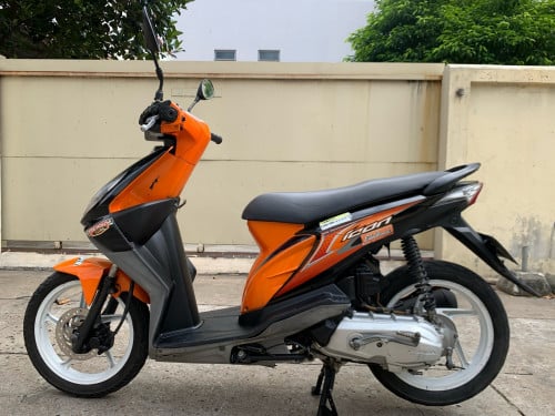 ម៉ូតូលក់​