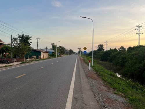 ដីលក់ក្នុងក្រុង ផ្លូវធំ