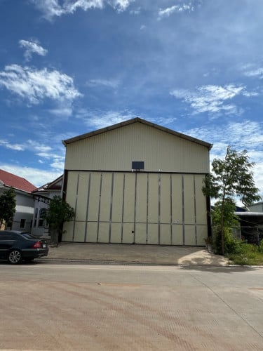 ដីឃ្លាំងលក់បន្ទាន់