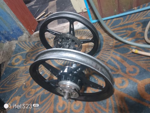 លក់កាំម៉ូតូសុីរូស សុីននឹងកាំរាយកាំប្រទះស្អាតៗគុណភាព៩៥%កាំសុីរូសមានមួយឈុតទាំងដុំហ្វ្វាំ្រងមុខក្រោយ