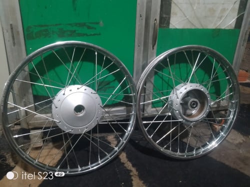 លកកាំ់ម៉ូតូសង់០២៤នឹង០២ឥសុីននៅថ្ន៏ស្អាតគុណភាព៩៥%០២០លក់២៥$០២៤លក់៣៥$😘