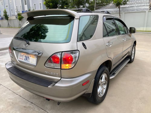 ឡានលក់ផ្ទាល់ខ្លួន12700ចរចារ